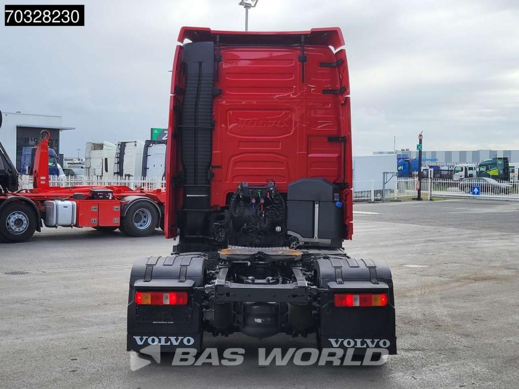 Volvo FH 460 4X2 Mega XL 2x Tanks ACC Navi Foto 11