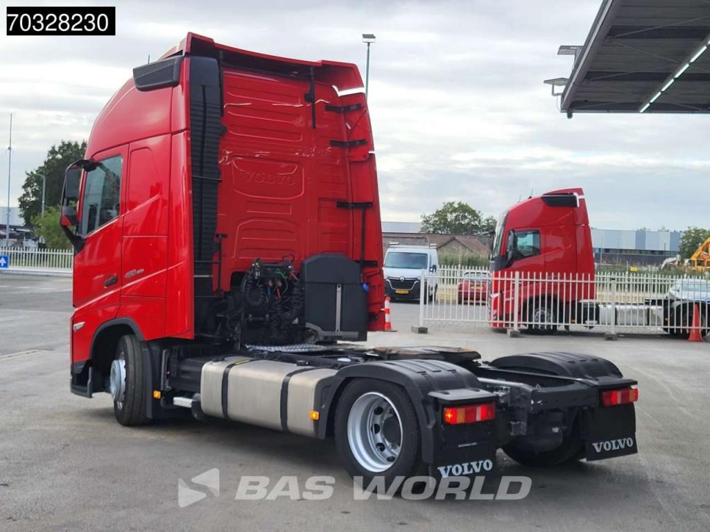 Volvo FH 460 4X2 Mega XL 2x Tanks ACC Navi Foto 2
