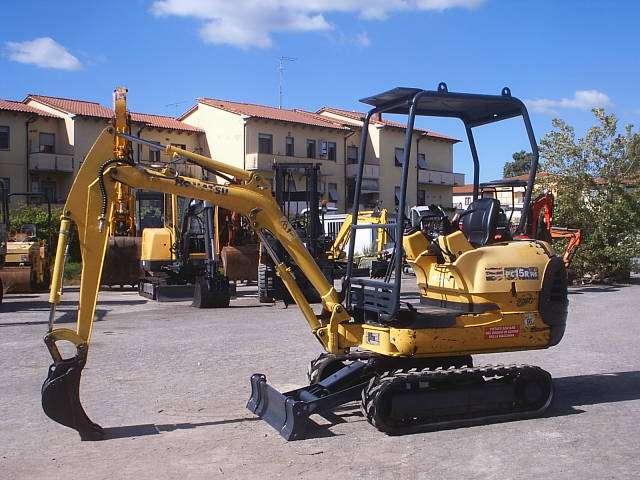 Komatsu PC15 r8 HS Foto 1
