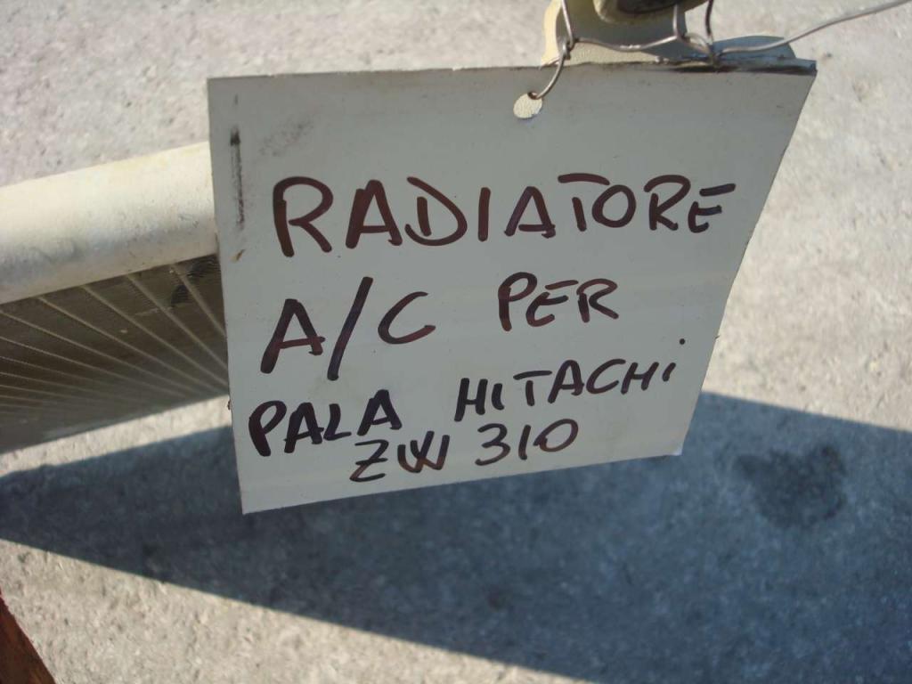 Radiatore aria condizionata per PALA GOMMATA HITACHI ZW310 Foto 2