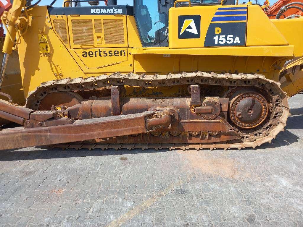 Komatsu D155A-6R (4pcs available for sale in Abu Dhabi) Foto 18