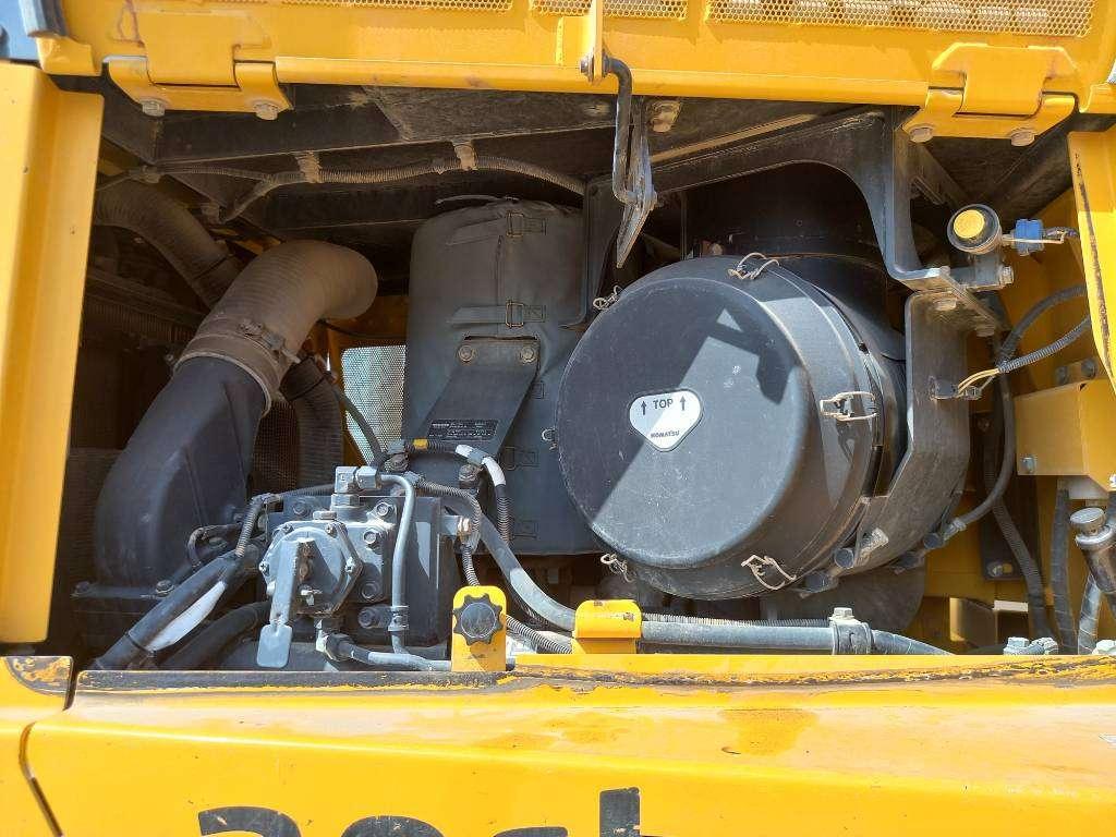 Komatsu D155A-6R (4pcs available for sale in Abu Dhabi) Foto 23