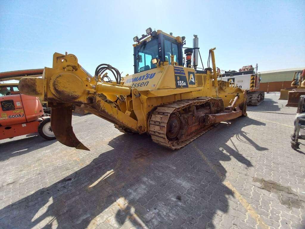 Komatsu D155A-6R (4pcs available for sale in Abu Dhabi) Foto 8
