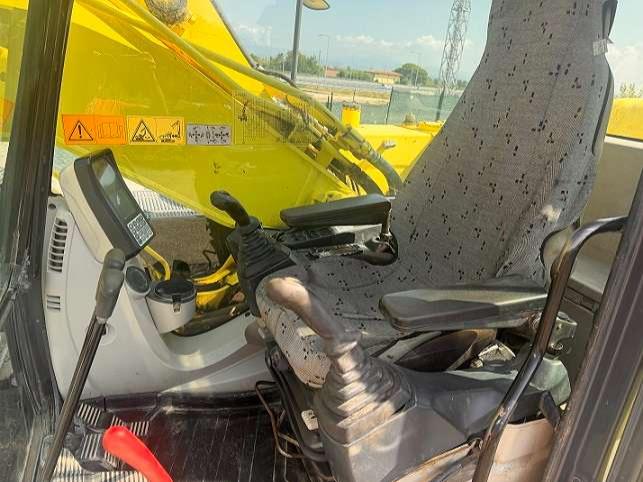 New Holland E215C Foto 15
