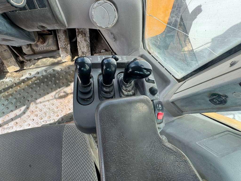 Volvo L150H - High-tip Bucket / Backup Camera Foto 10