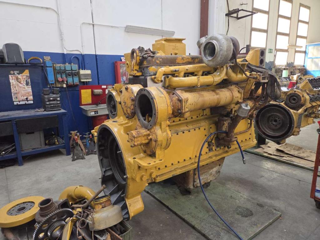 Motore a scoppio per Caterpillar CAT D353 Foto 4