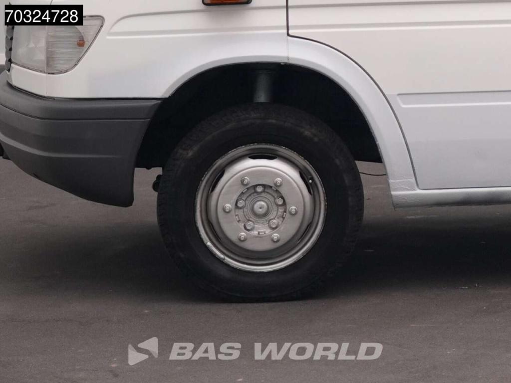 Mercedes-Benz Sprinter 412 D Dubbellucht Paardenwagen Horsetruck Pferdenwagen Foto 29