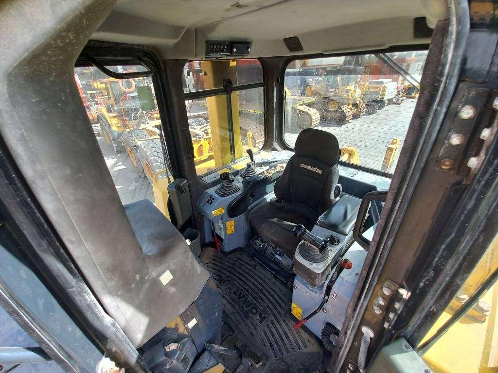 Komatsu D275A-5R (EXW - Abu Dhabi) Foto 18