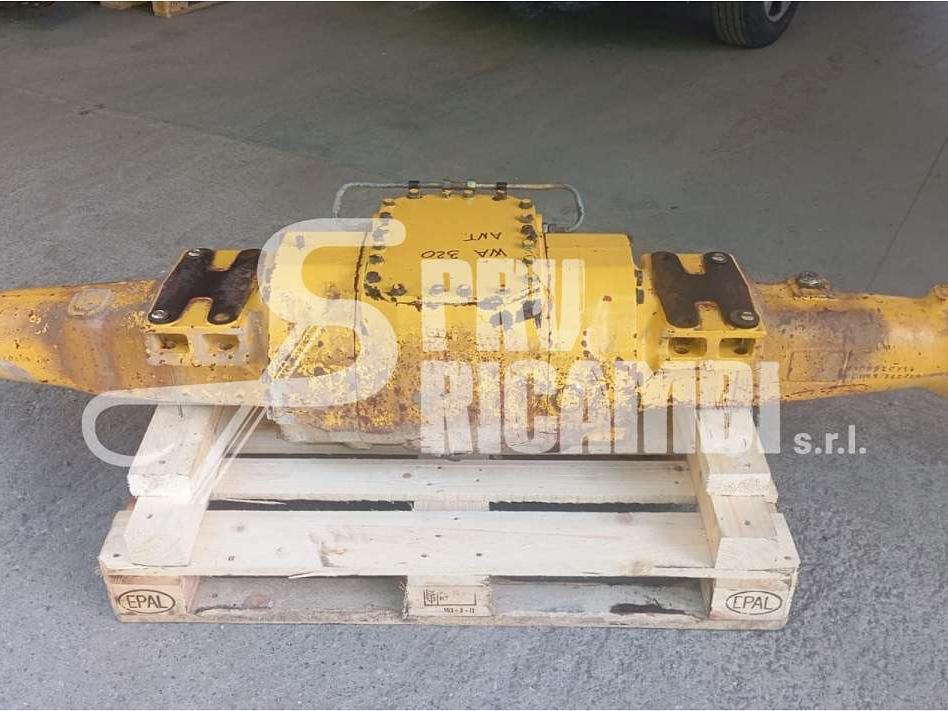 Assale anteriore per Komatsu WA 320 Foto 1