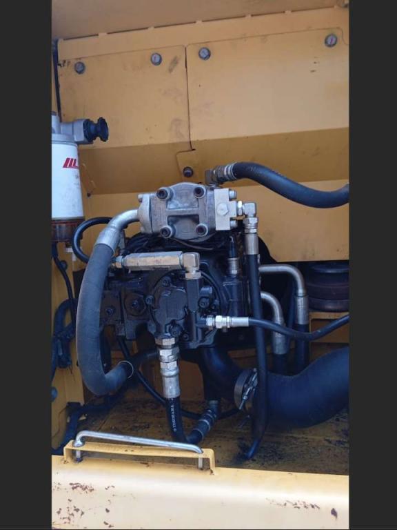 New Holland E135B Foto 2