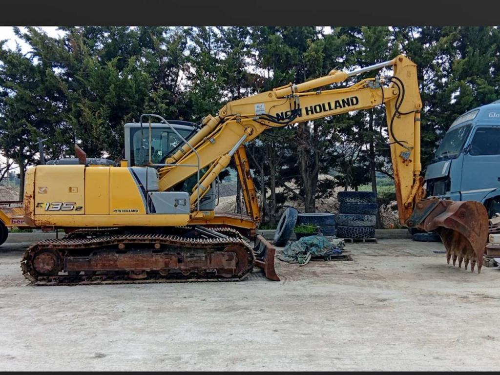 New Holland E135B Foto 4