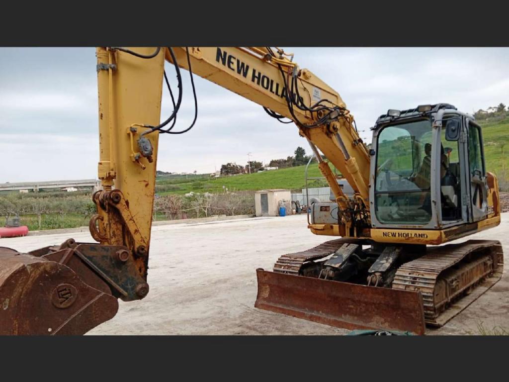 New Holland E135B Foto 5