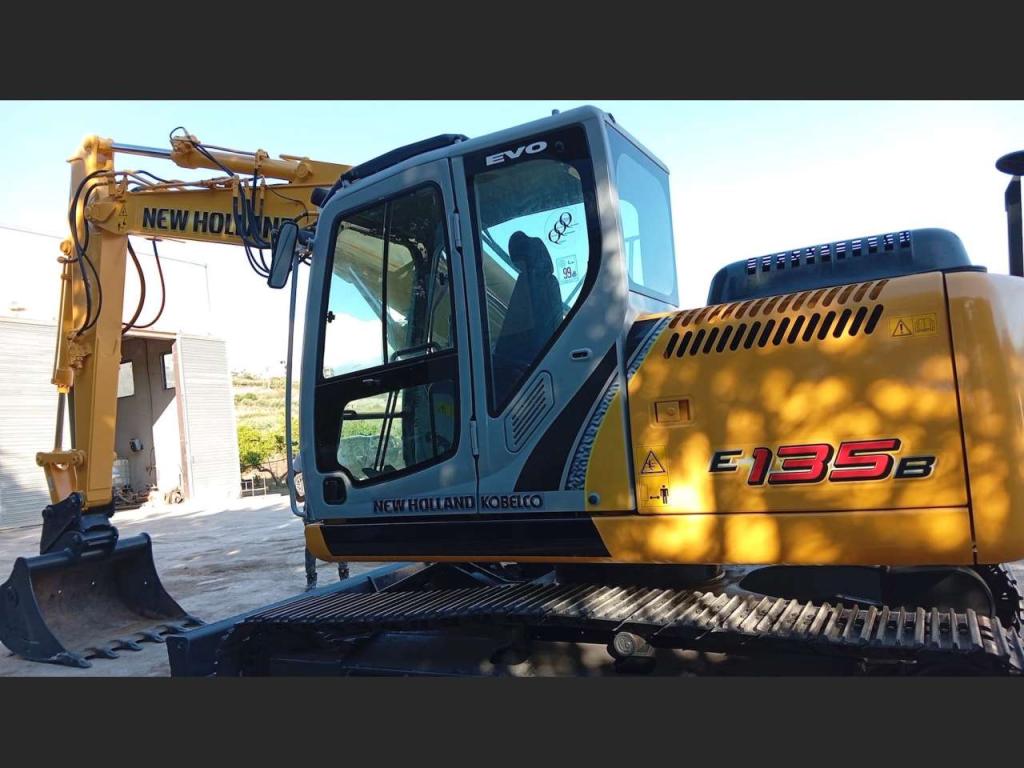 New Holland E135B Foto 8