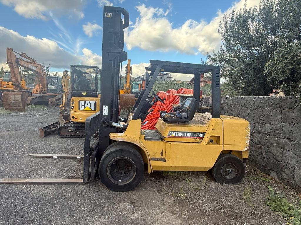 Caterpillar DP45K Foto 1