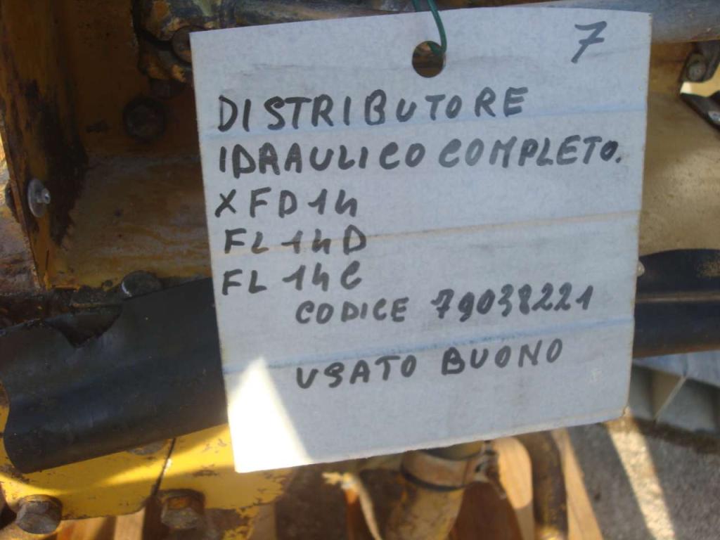 Distributore idraulico per Fiat Allis FD14, FL14D, FL14C Foto 2