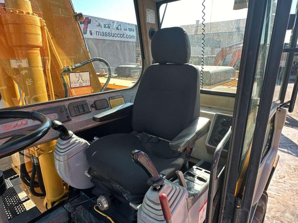 JCB JS130W 4x4 Foto 13