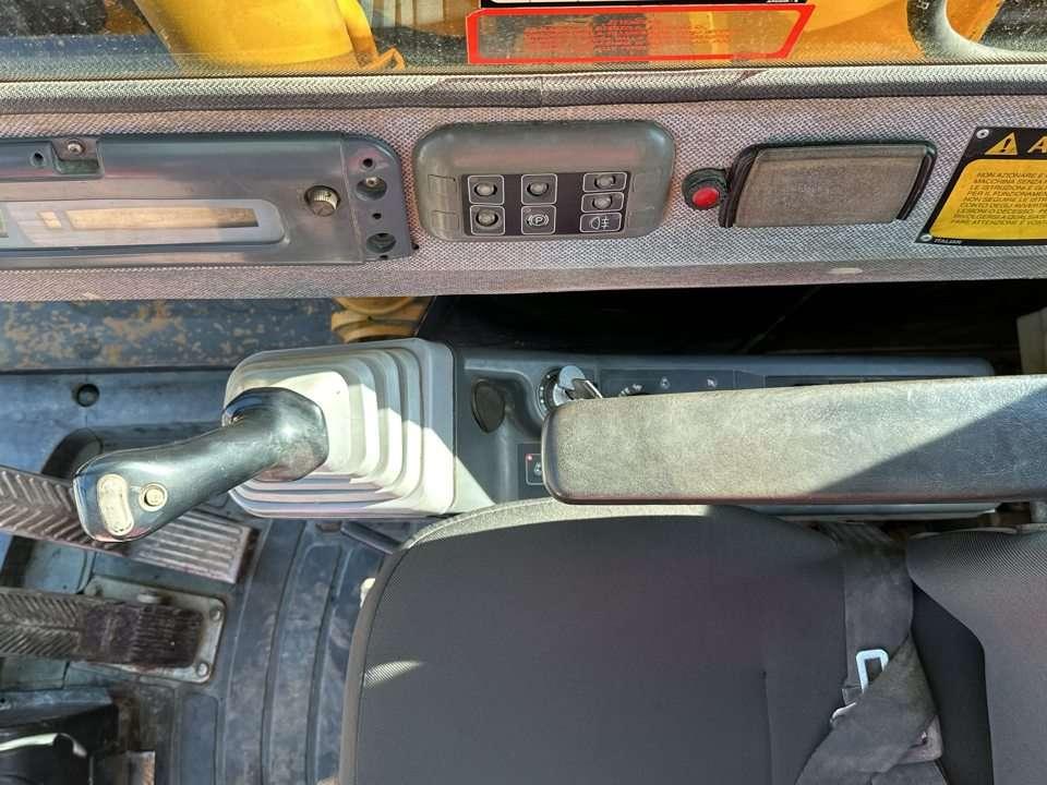 JCB JS130W 4x4 Foto 14