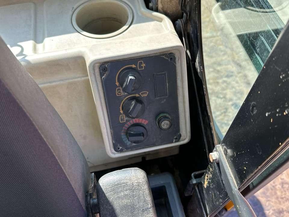 JCB JS130W 4x4 Foto 16