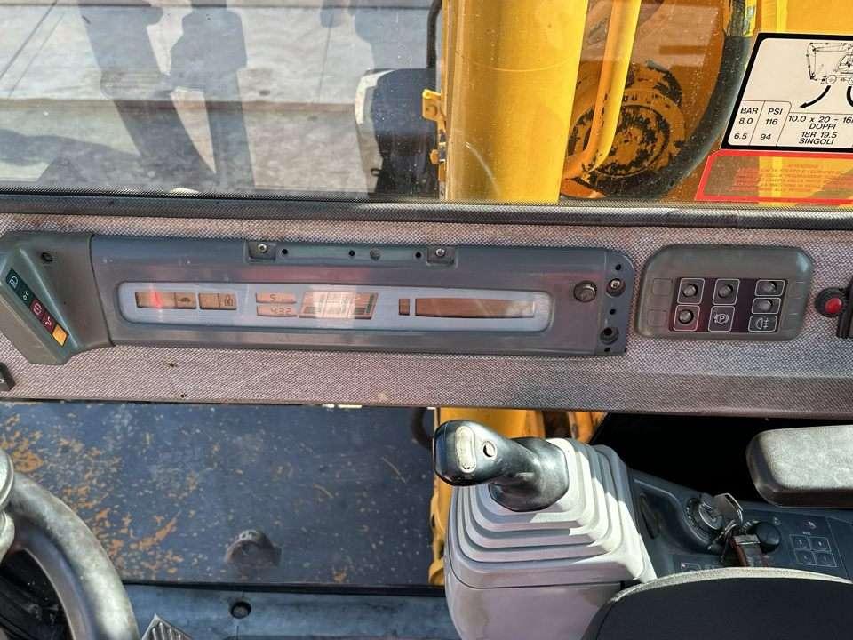 JCB JS130W 4x4 Foto 18