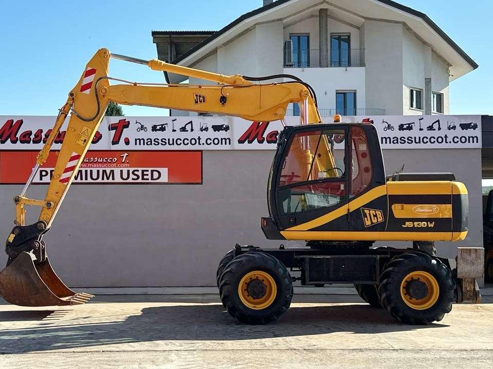JCB JS130W 4x4 Foto 2