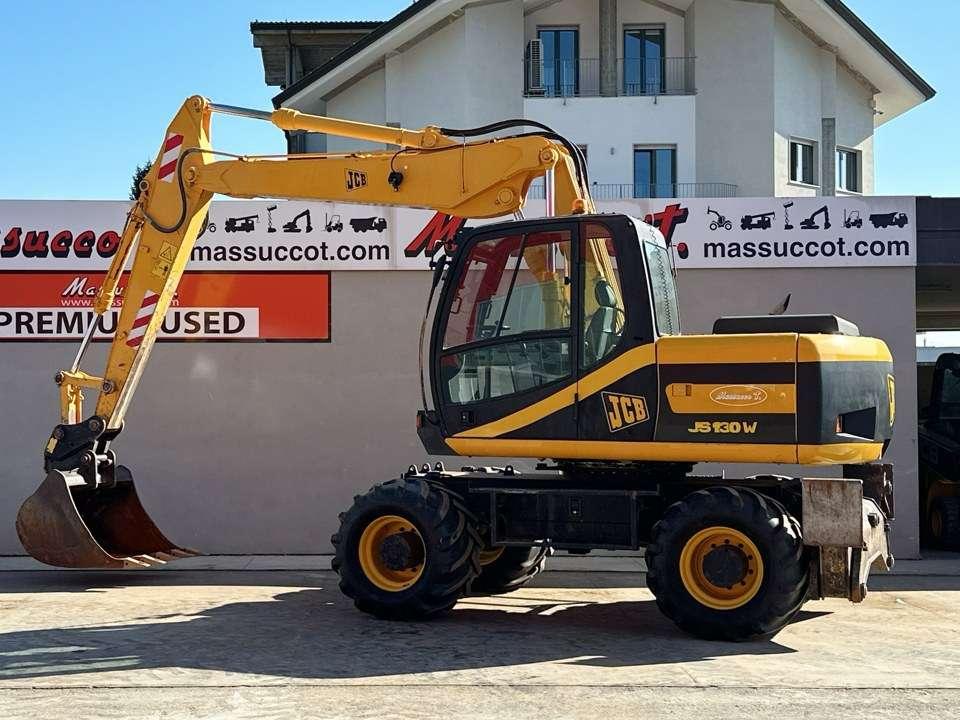 JCB JS130W 4x4 Foto 3