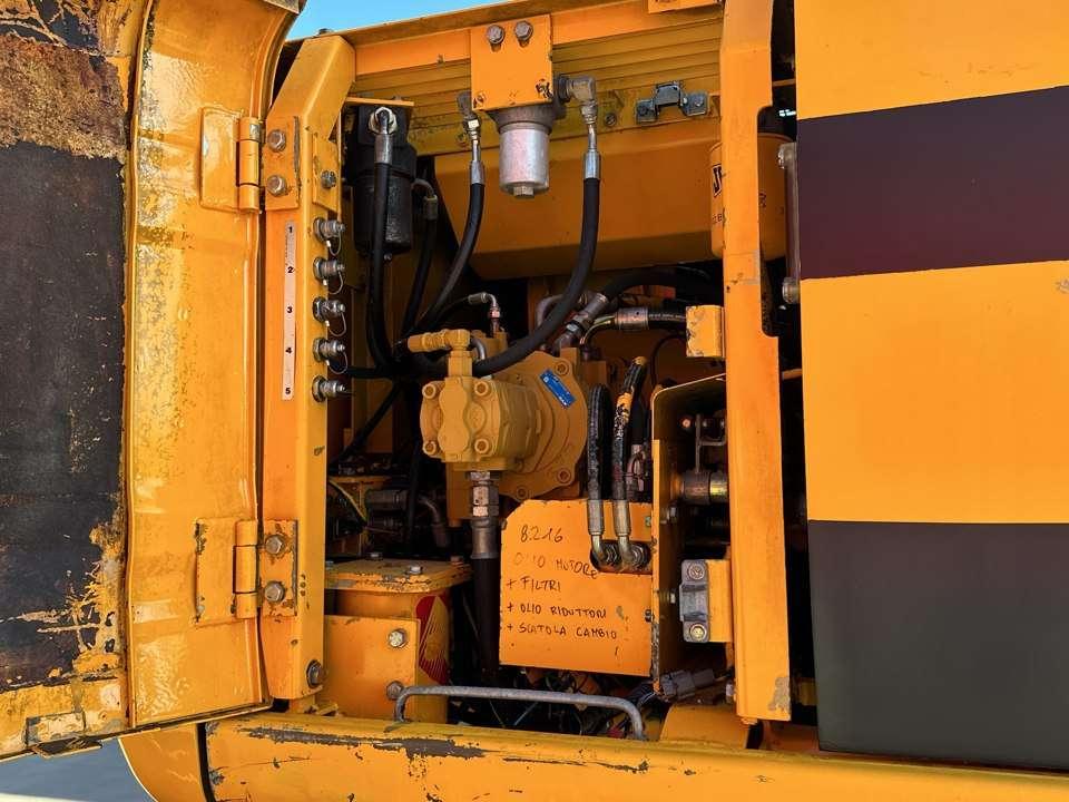 JCB JS130W 4x4 Foto 7