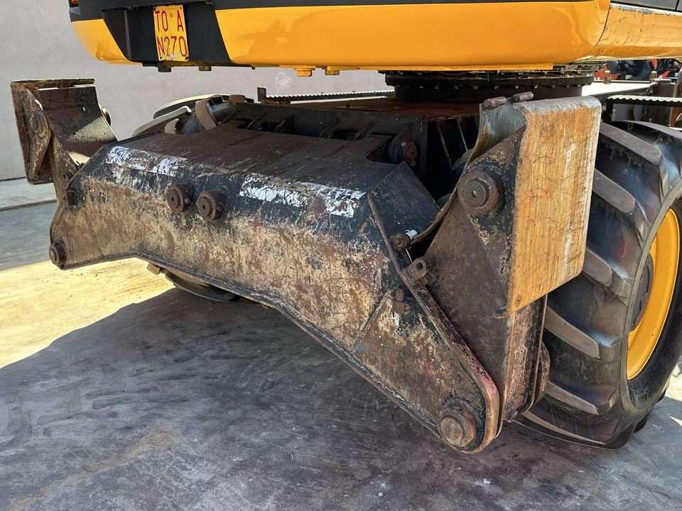 JCB JS130W 4x4 Foto 9