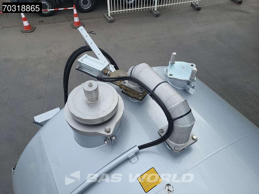 Kässbohrer STB 3 axles Gülle Waste Liftachse Foto 9