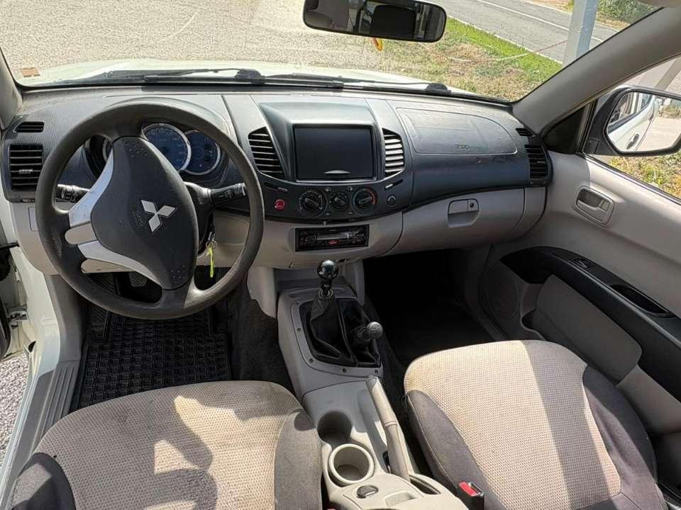 Mitsubishi L200 4X4 MANUALE Foto 4