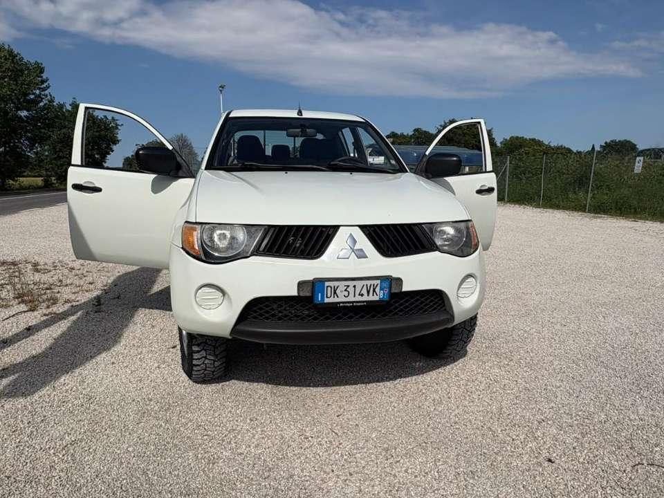 Mitsubishi L200 4X4 MANUALE Foto 6