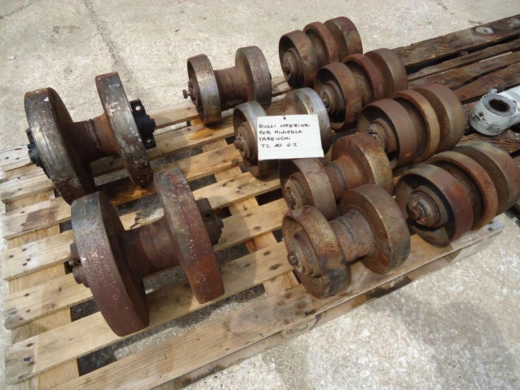 Rulli inferiori per Takeuchi TL10V-2 Foto 5