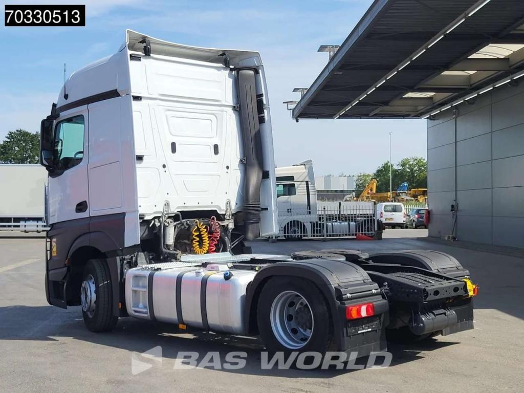 Mercedes-Benz Actros 1851 4X2 BigSpace 2x Tanks M.O.T. Foto 2