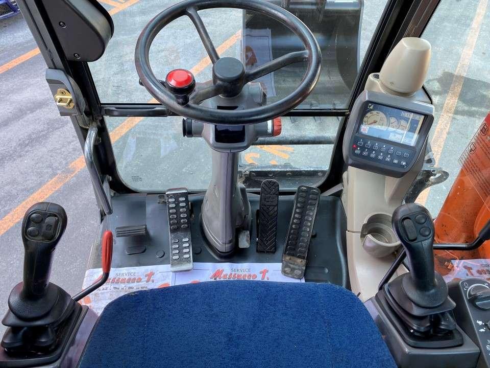 Hitachi ZX210W-3 Foto 10
