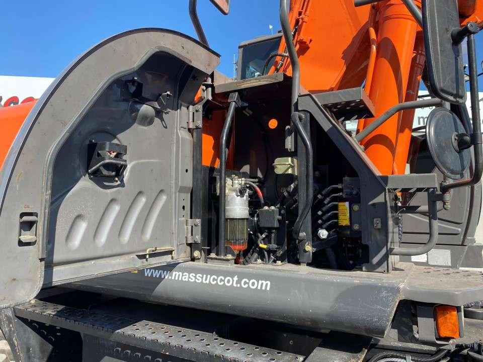 Hitachi ZX210W-3 Foto 16