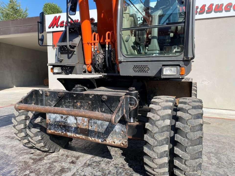 Hitachi ZX210W-3 Foto 5