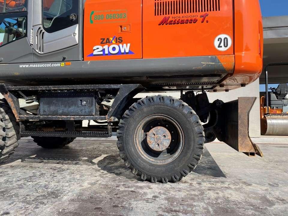 Hitachi ZX210W-3 Foto 6