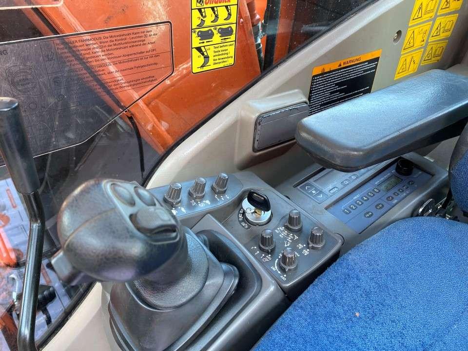 Hitachi ZX210W-3 Foto 8