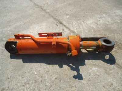 Pistone richiamo benna per Fiat Hitachi W130 in vendita da OLM 90 Srl