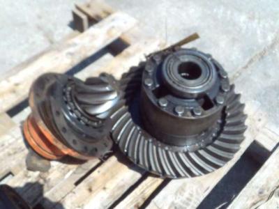 Coppia conica per Fiat Hitachi w130 - corona 34 denti - pignone 7 denti in vendita da OLM 90 Srl
