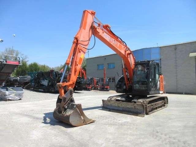 Hitachi ZX135 US-6 Foto 2