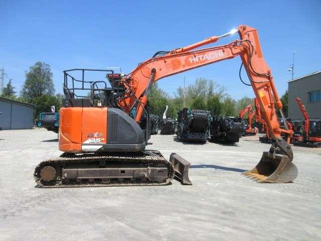 Hitachi ZX135 US-6 Foto 4