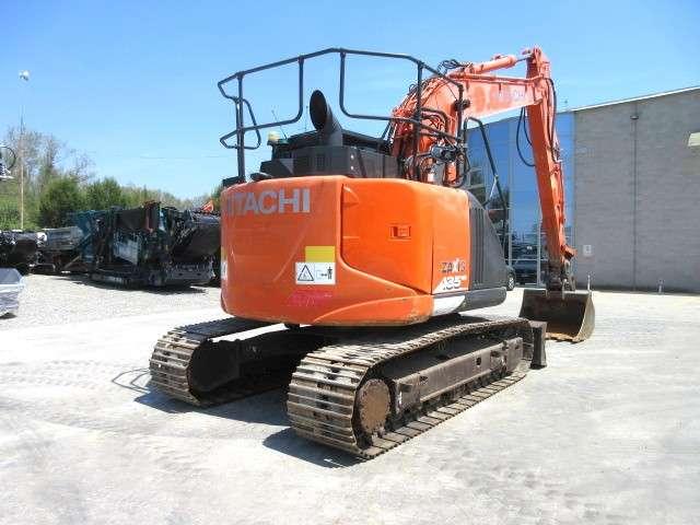 Hitachi ZX135 US-6 Foto 6