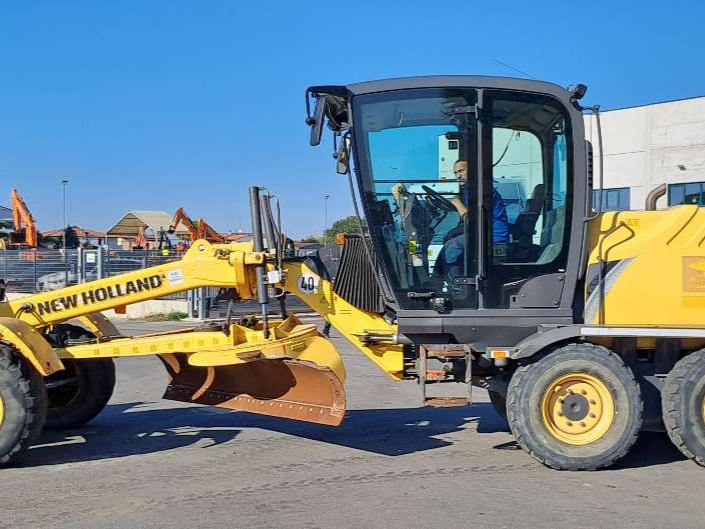 New Holland F106.7 Foto 2
