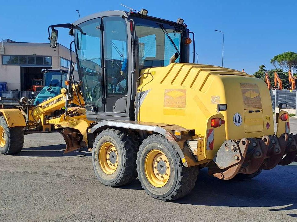 New Holland F106.7 Foto 3