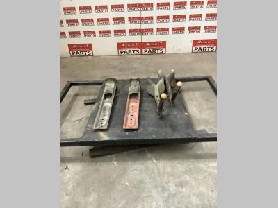 Staffe e supporti parafanghi per Iveco 260/330 F 35 in vendita da Massucco T. Srl Area Ricambi