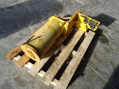 Pompa ingrassaggio per martello demolitore in vendita da OLM 90 Srl