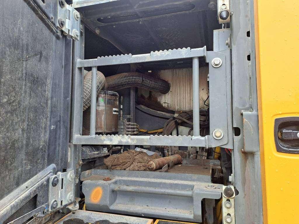 Liebherr R946LC Foto 15