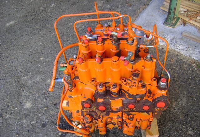 Distributore idraulico per Fiat Hitachi EX 235 Foto 1