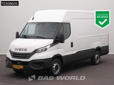 Iveco Daily 35S18 3.0L Automaat 180PK L2H2 ACC LED Airco Cruise Camera CarPlay Parkeersensoren 3,5t Trekg in vendita da BAS World B.V.