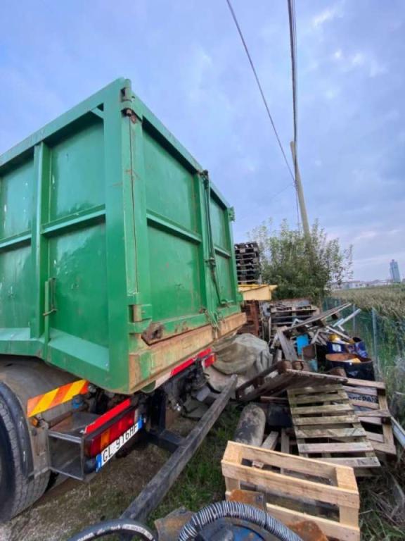 CONTAINER SCARRABILE USATO A CIELO APERTO CON GRU Foto 4